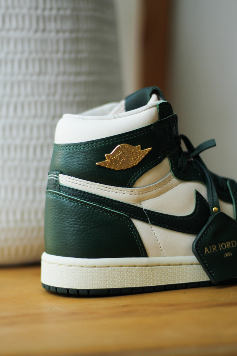 W AIR JORDAN 1 RETRO HIGH OG "PALE IVORY/PRO GREEN-FIR-COCONUT MILK"