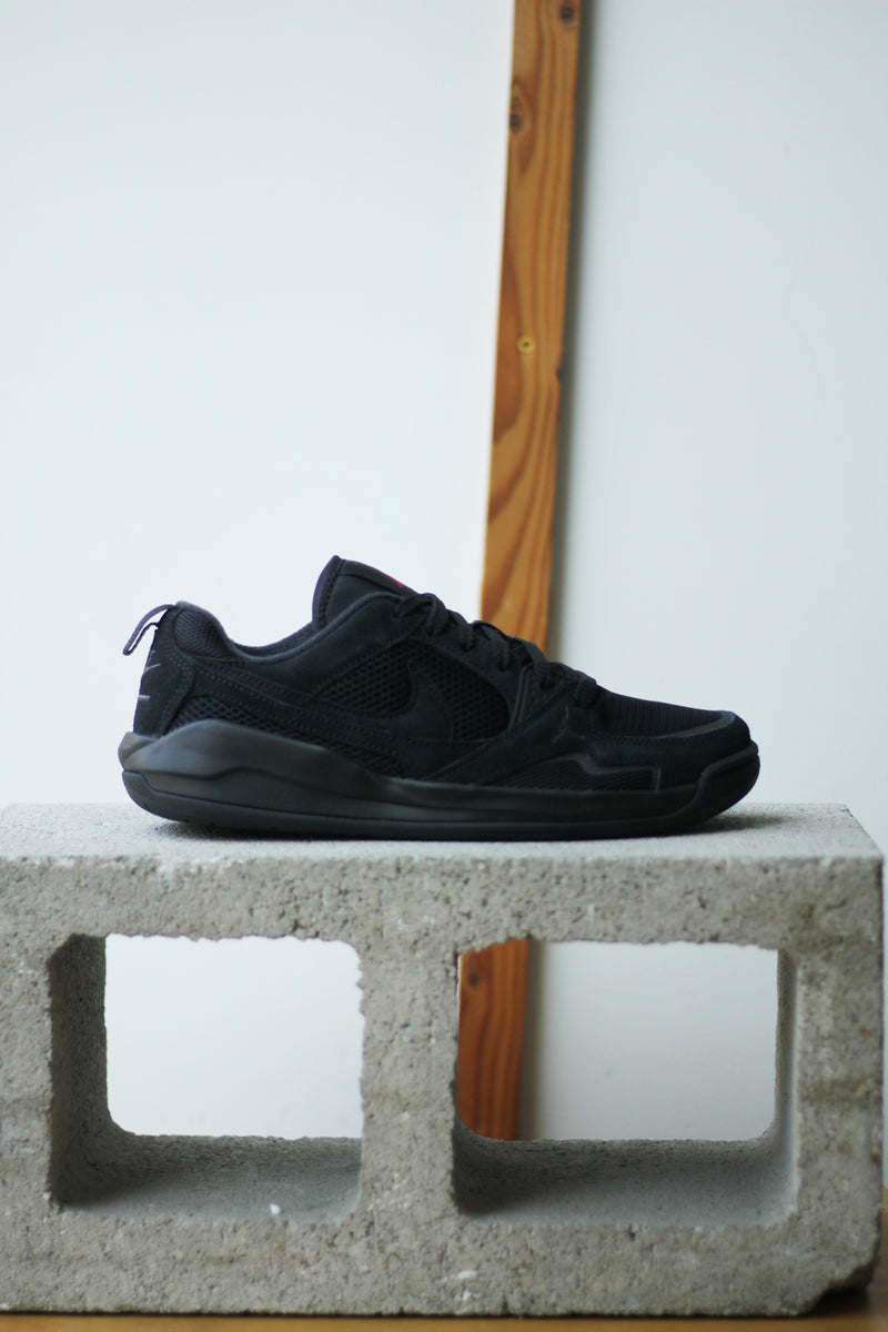 JORDAN CMFT ERA "BLACK/BLACK-GYM RED-ANTHRACITE"
