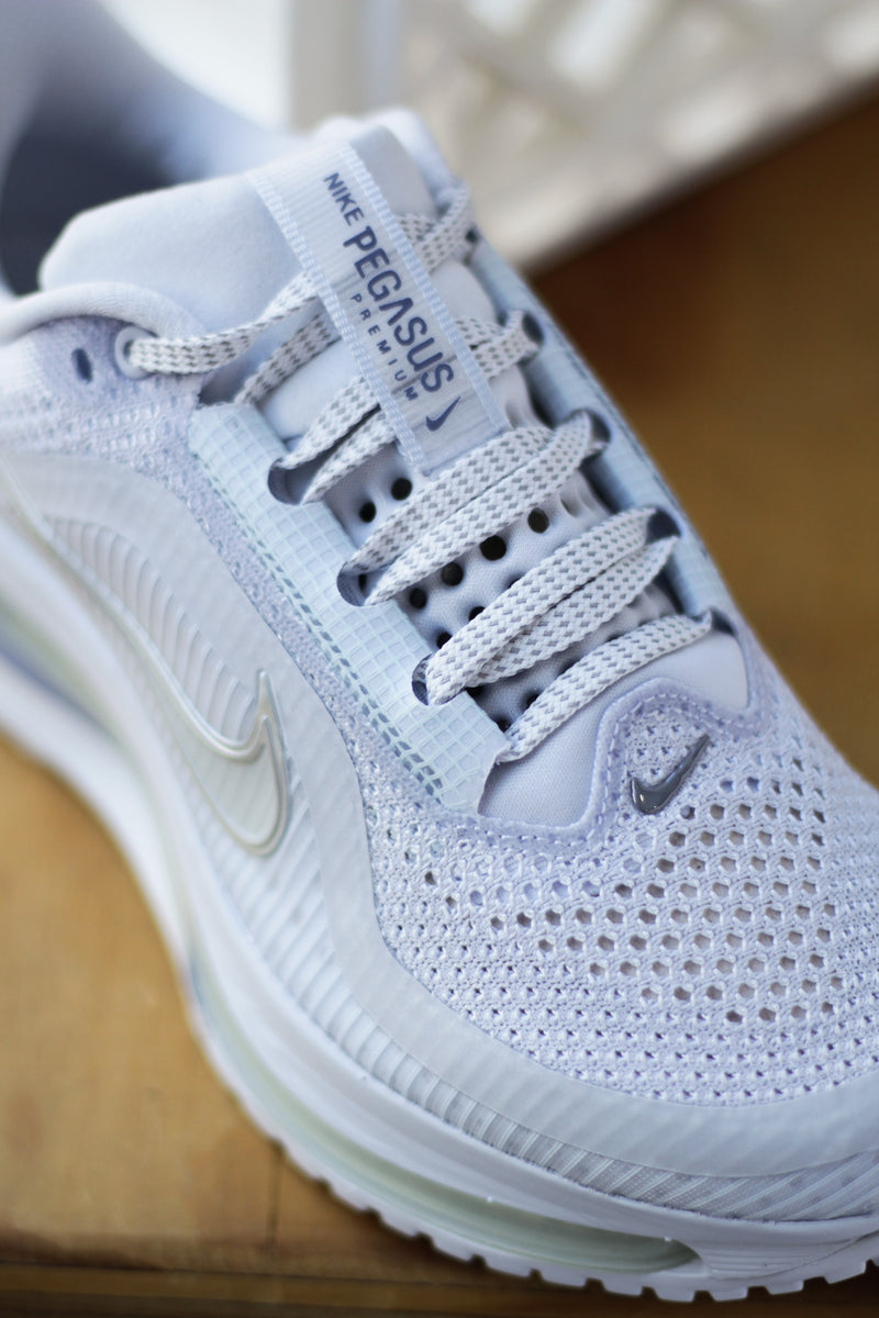 W NIKE PEGASUS PREMIUM "FOOTBALL GREY/MTLC PLATINUM-WORLD INDIGO"