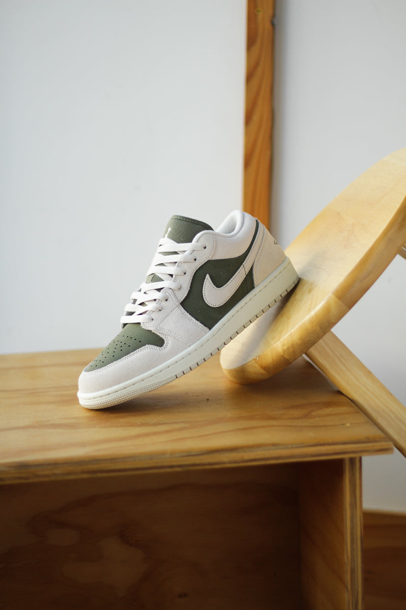 AIR JORDAN 1 LOW SE "MEDIUM OLIVE/LT OREWOOD BRN-SAIL"