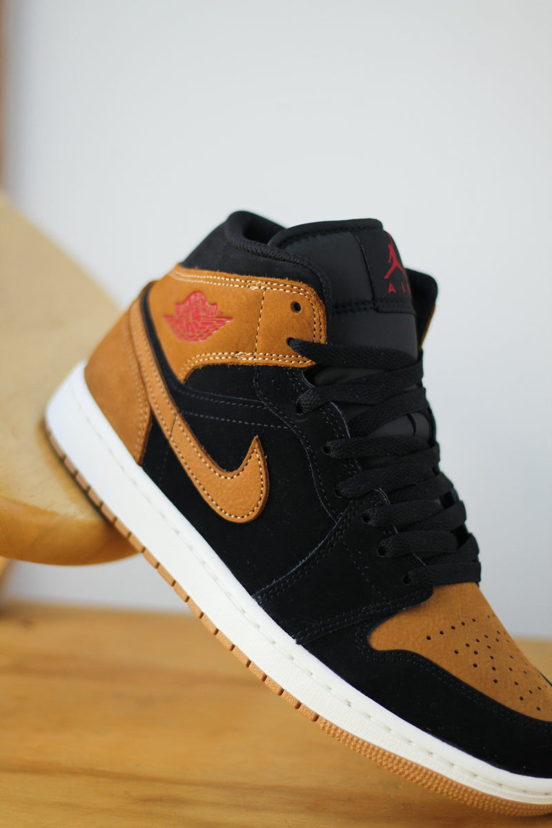 AIR JORDAN 1 MID SE "BLACK/FLAX-VARSITY RED-SAIL"
