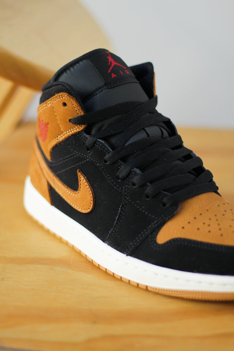 AIR JORDAN 1 MID SE "BLACK/FLAX-VARSITY RED-SAIL"
