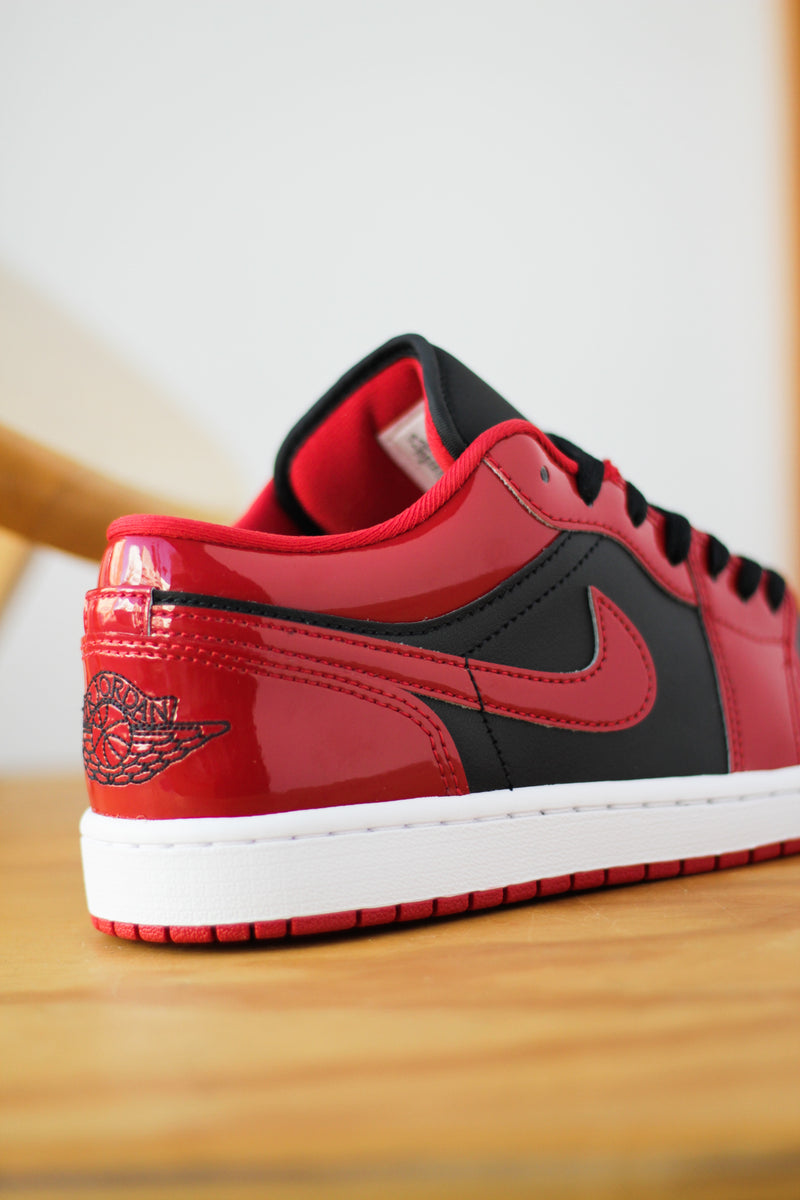 AIR JORDAN 1 LOW SE "BLACK/VARSITY RED-WHITE"