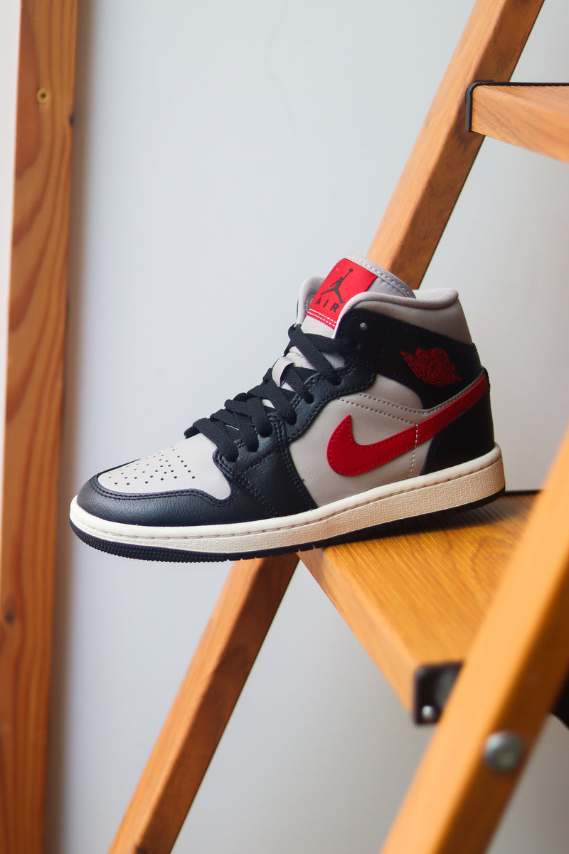 W AIR JORDAN 1 MID "COLLEGE GREY"