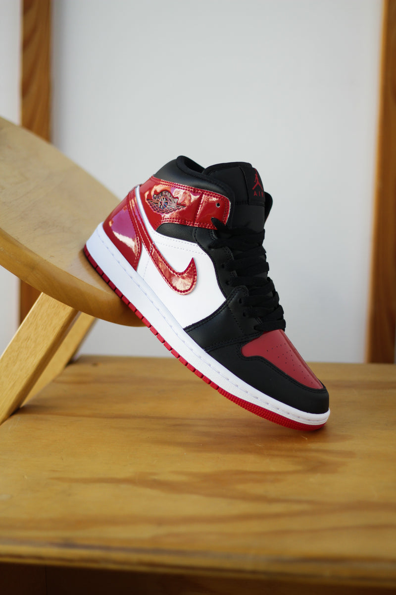 AIR JORDAN 1 MID SE "BLACK/VARSITY RED-WHITE"