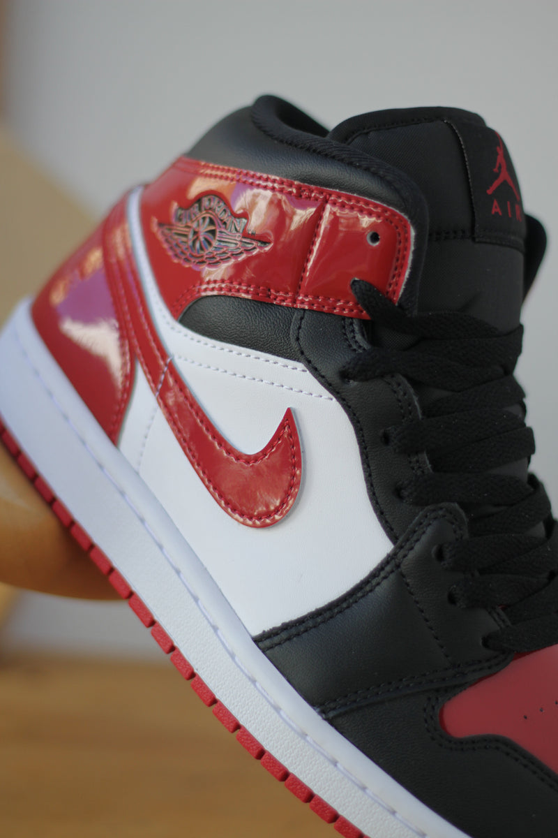 AIR JORDAN 1 MID SE "BLACK/VARSITY RED-WHITE"
