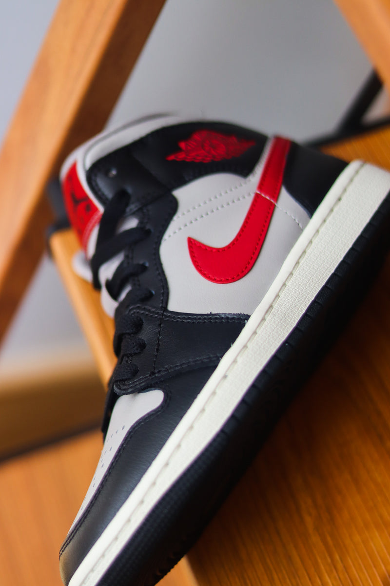 W AIR JORDAN 1 MID "COLLEGE GREY"