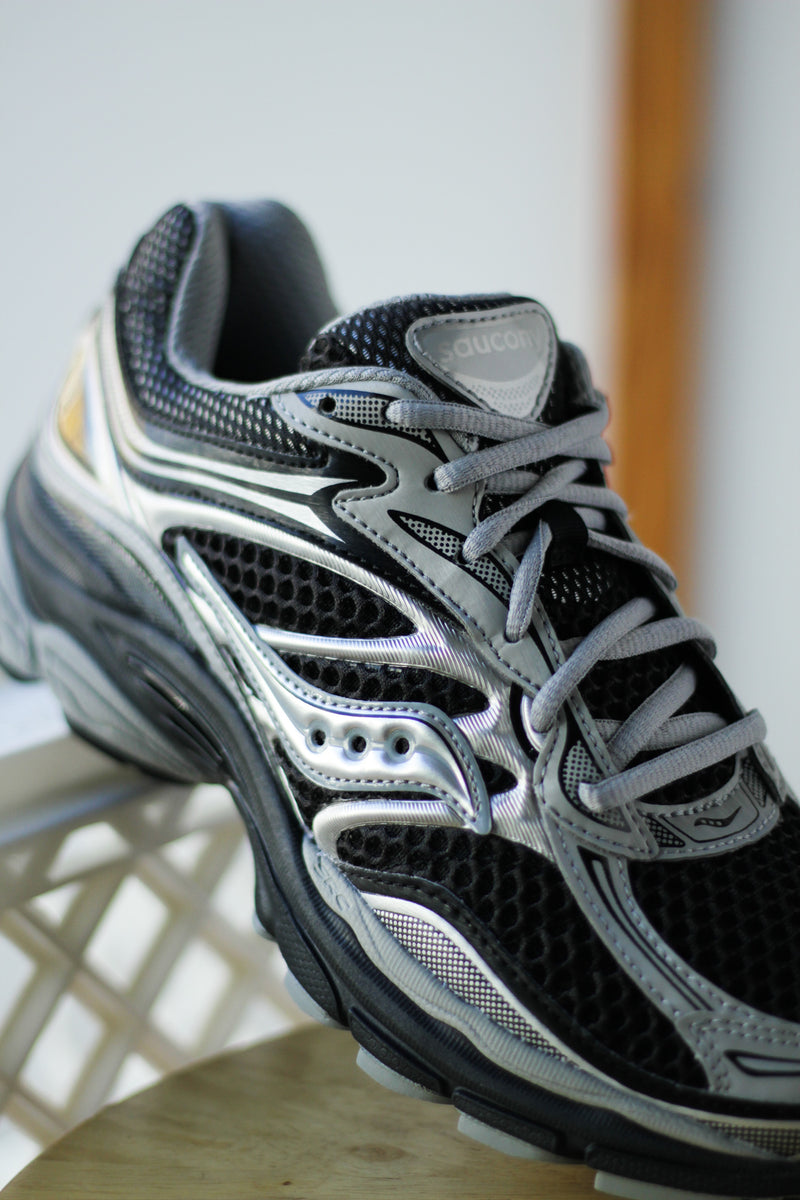 SAUCONY PROGRID OMNI 9 "SILVER/BLACK"