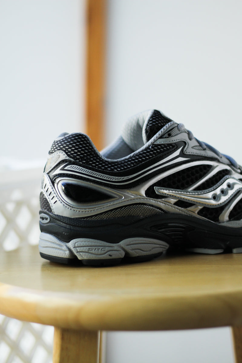 SAUCONY PROGRID OMNI 9 "SILVER/BLACK"