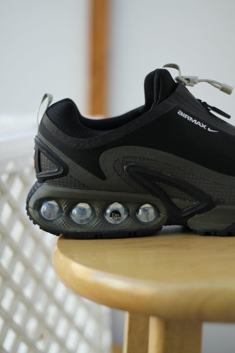 NIKE AIR MAX DN ROAM "BLACK/METALLIC SILVER-CARGO KHAKI-STONE"