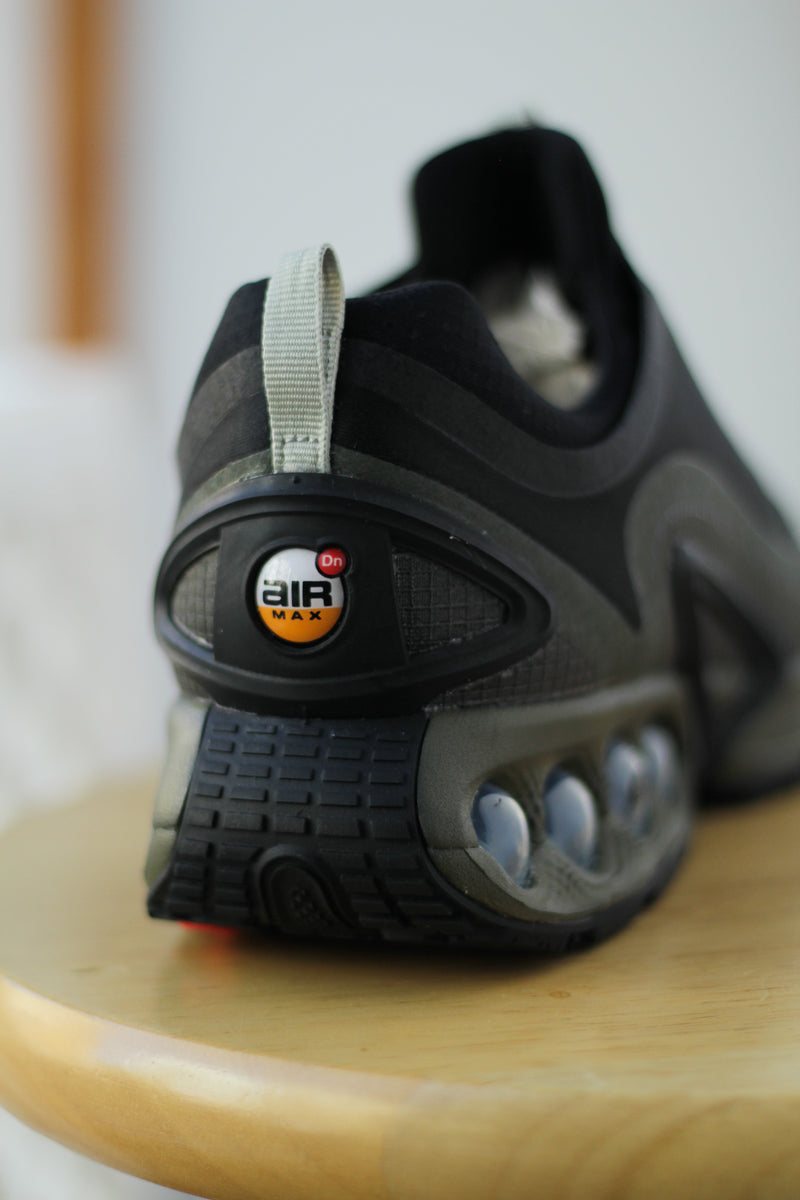 NIKE AIR MAX DN ROAM "BLACK/METALLIC SILVER-CARGO KHAKI-STONE"