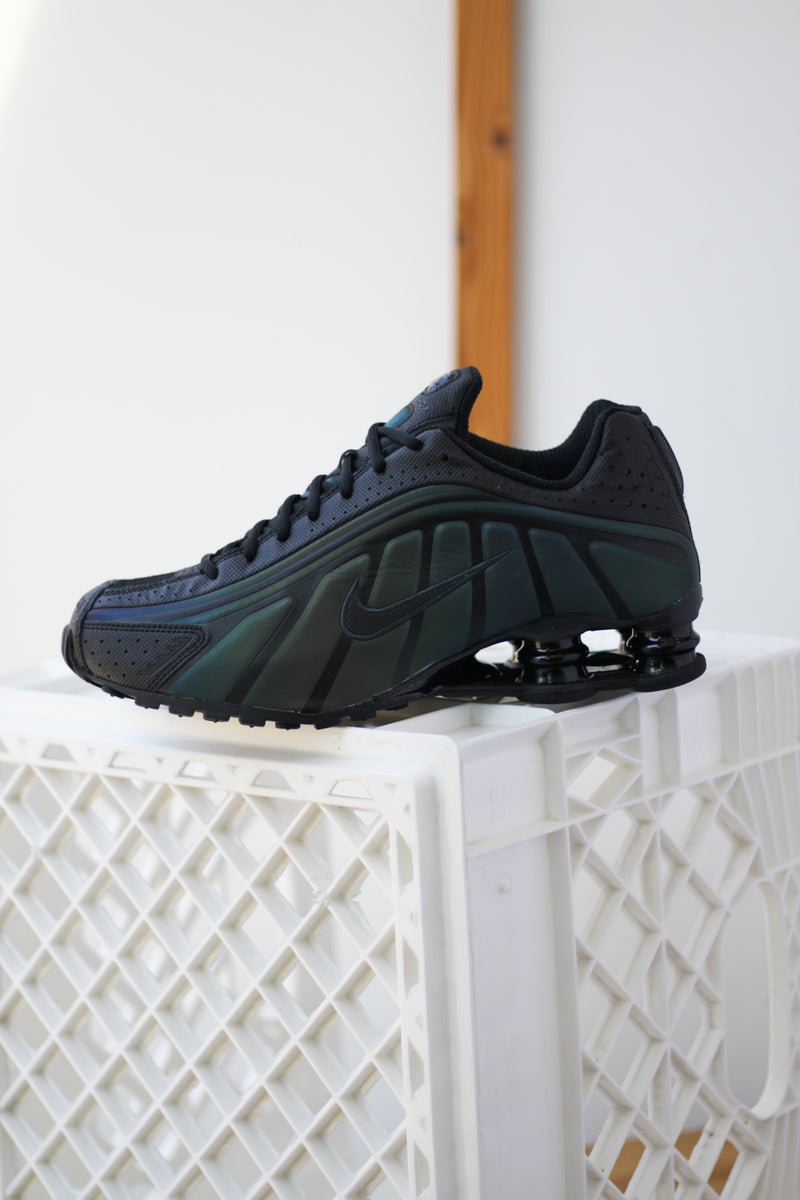 NIKE SHOX R4 SE "BLACK/BLACK-SEAWEED-LT LEMON TWIST"