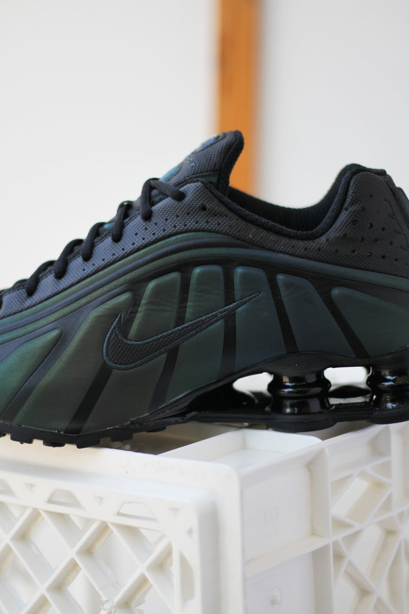 NIKE SHOX R4 SE "BLACK/BLACK-SEAWEED-LT LEMON TWIST"
