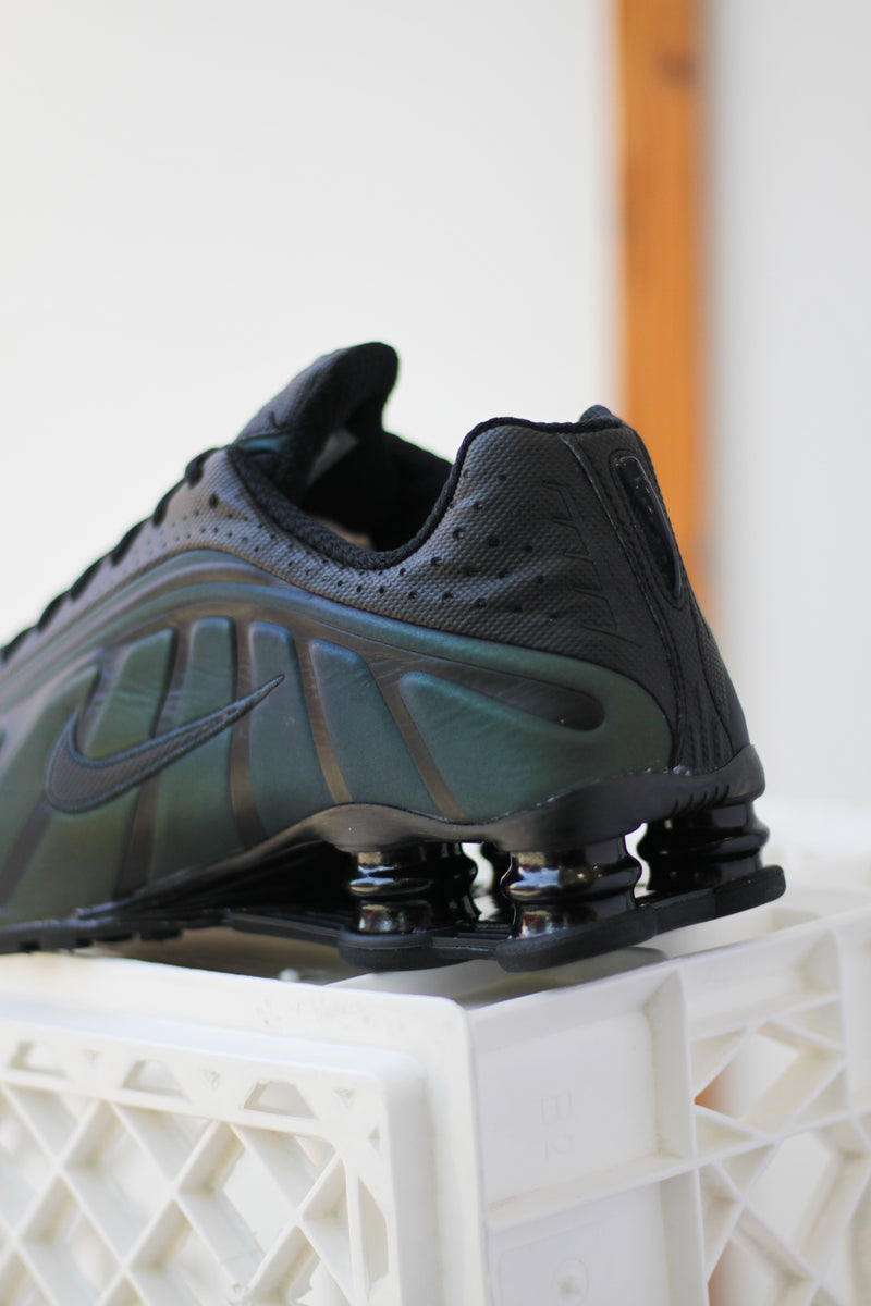 NIKE SHOX R4 SE "BLACK/BLACK-SEAWEED-LT LEMON TWIST"