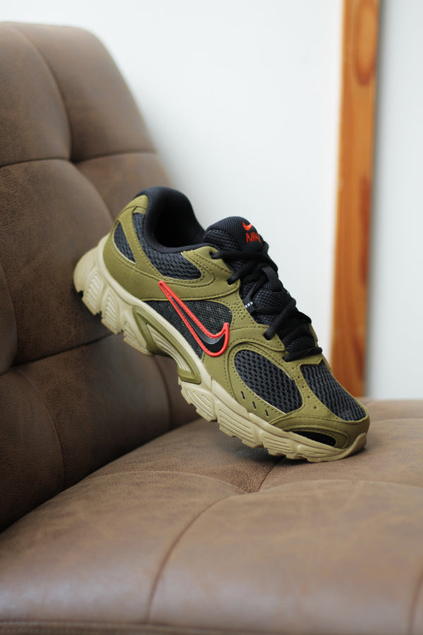 NIKE V5 RNR "BLACK/BLACK-OLIVE FLAK-PARACHUTE BEIGE"