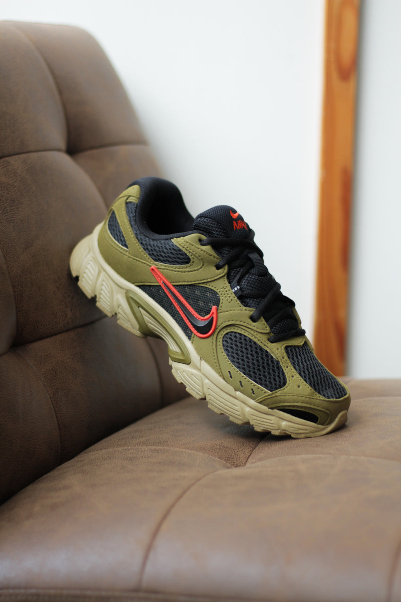 NIKE V5 RNR "BLACK/BLACK-OLIVE FLAK-PARACHUTE BEIGE"