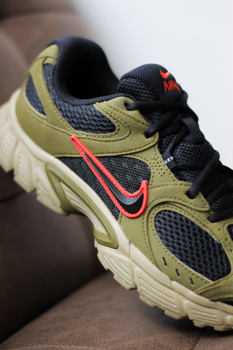 NIKE V5 RNR "BLACK/BLACK-OLIVE FLAK-PARACHUTE BEIGE"