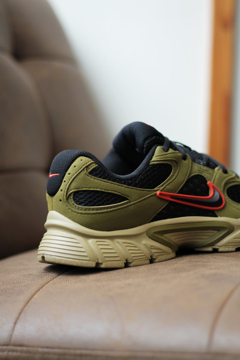 NIKE V5 RNR "BLACK/BLACK-OLIVE FLAK-PARACHUTE BEIGE"