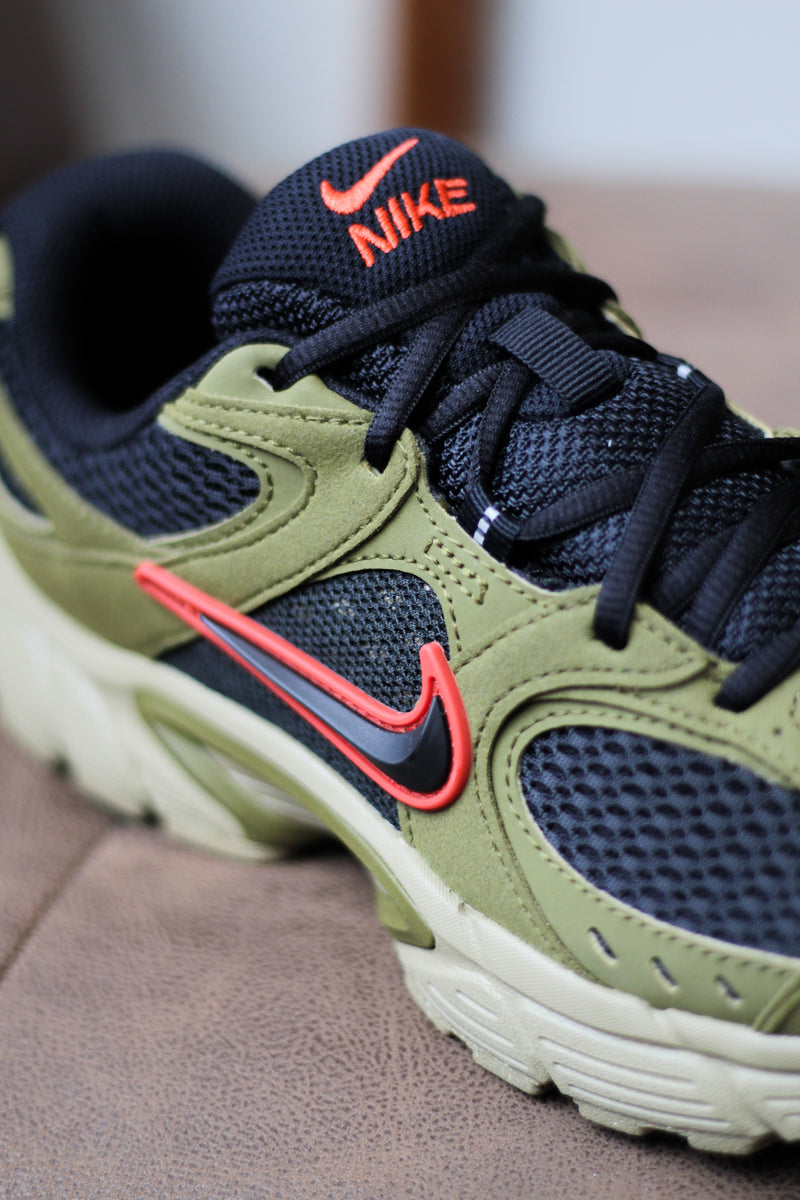NIKE V5 RNR "BLACK/BLACK-OLIVE FLAK-PARACHUTE BEIGE"