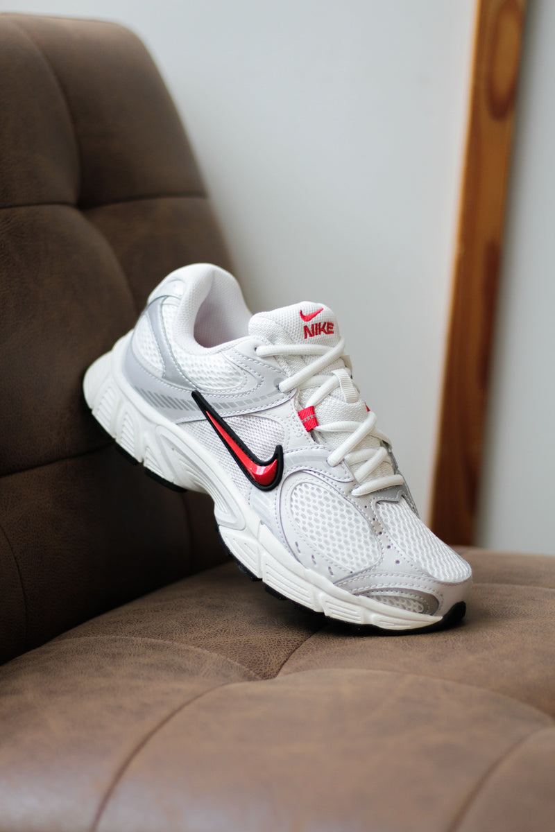 NIKE V5 RNR "SUMMIT WHITE/FIRE RED-PLATINUM TINT"