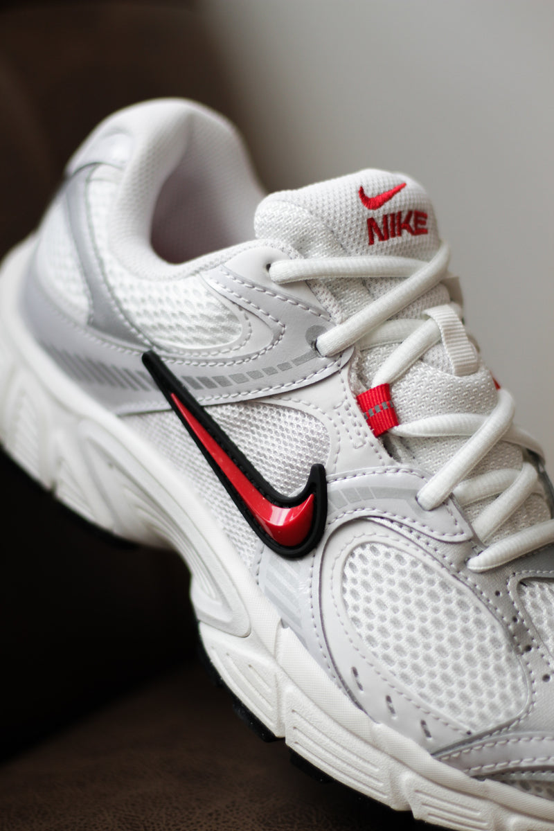 NIKE V5 RNR "SUMMIT WHITE/FIRE RED-PLATINUM TINT"