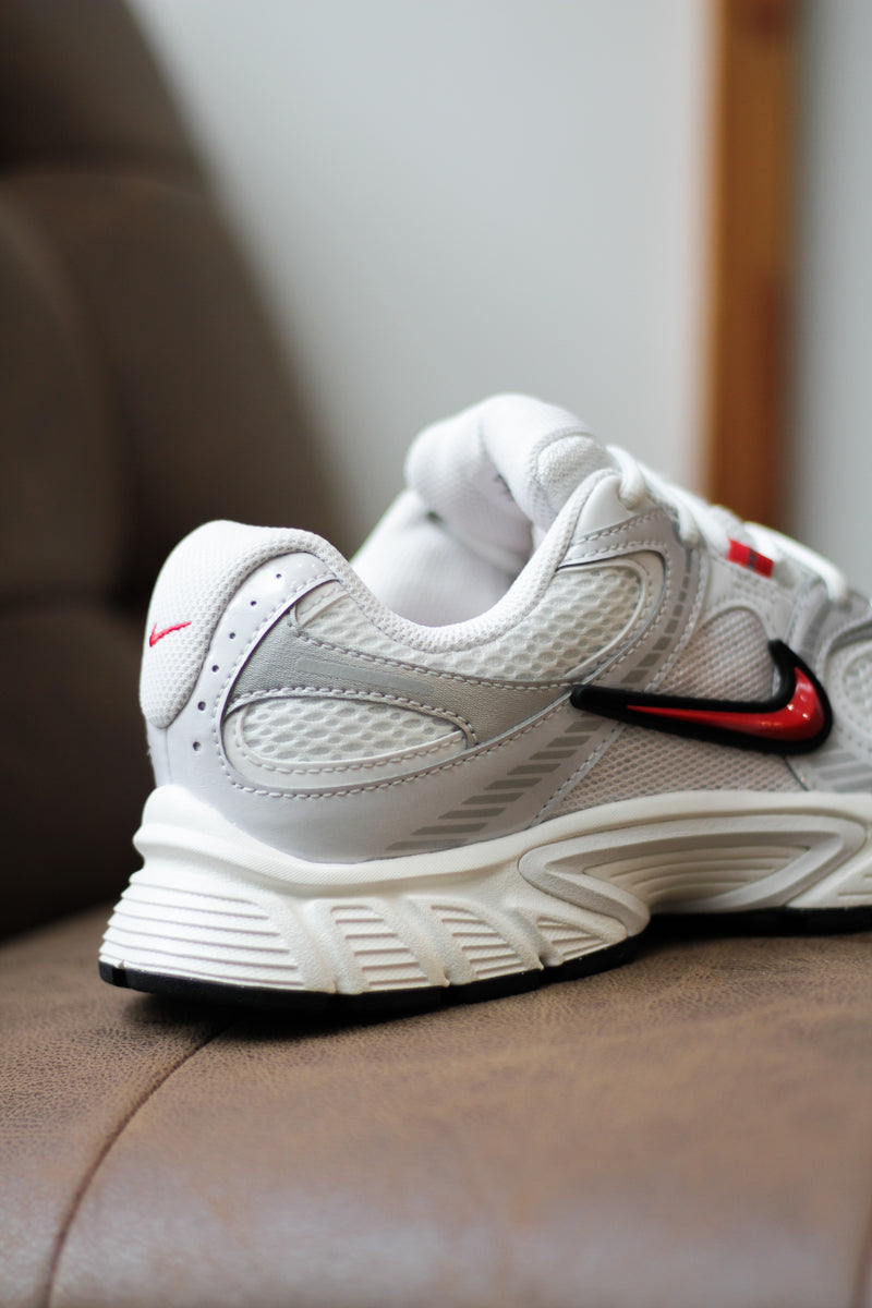 NIKE V5 RNR "SUMMIT WHITE/FIRE RED-PLATINUM TINT"