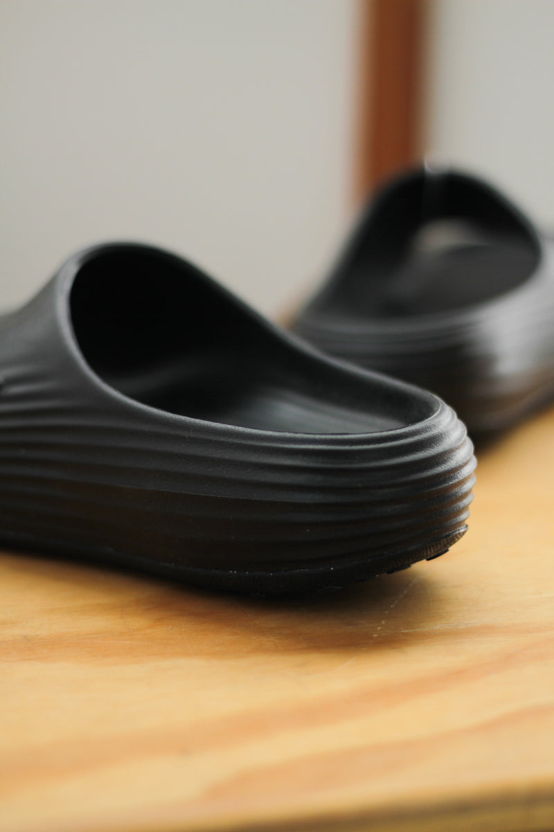 NIKE REACTX REJUVEN8 SLIDE "BLACK/BLACK-BLACK"