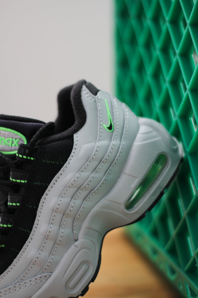 NIKE AIR MAX 95 RECRAFT (PS) "LT SMOKE GREY/BLACK-GREEN STRIKE-WHITE"