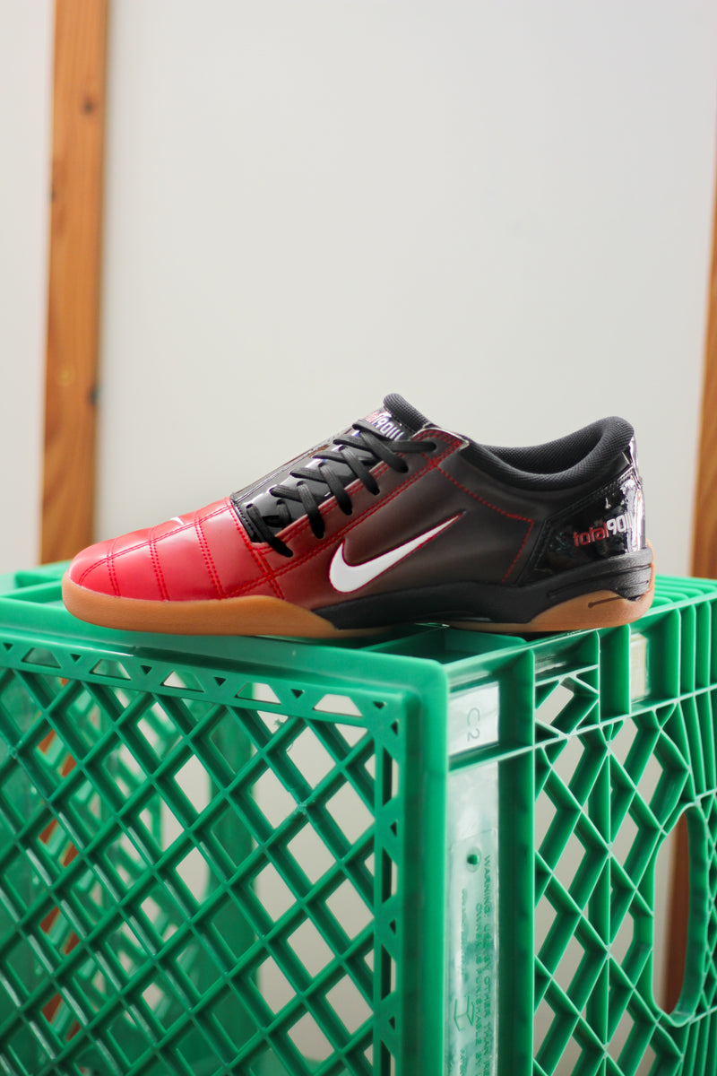 NIKE TOTAL 90 "BLACK/WHITE-UNIVERSITY RED-GUM MED BROWN"
