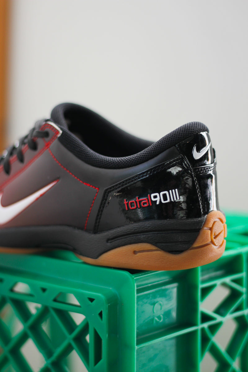 NIKE TOTAL 90 "BLACK/WHITE-UNIVERSITY RED-GUM MED BROWN"