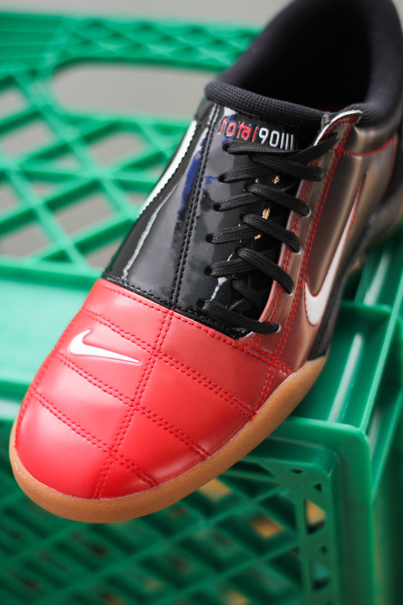 NIKE TOTAL 90 "BLACK/WHITE-UNIVERSITY RED-GUM MED BROWN"