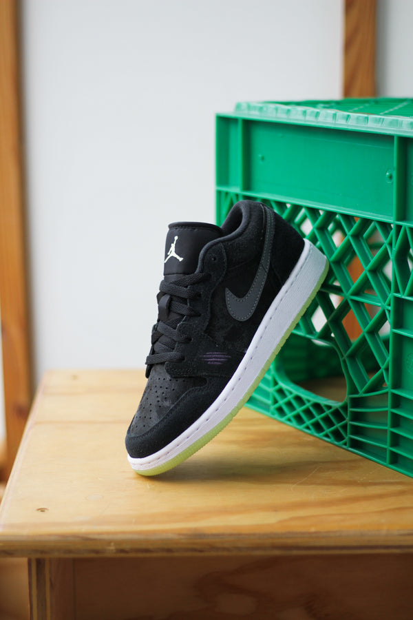 AIR JORDAN 1 LOW (GS) "BLACK/IRON GREY-BARELY VOLT-DARK RAISIN"