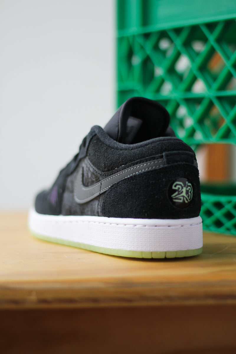 AIR JORDAN 1 LOW (GS) "BLACK/IRON GREY-BARELY VOLT-DARK RAISIN"