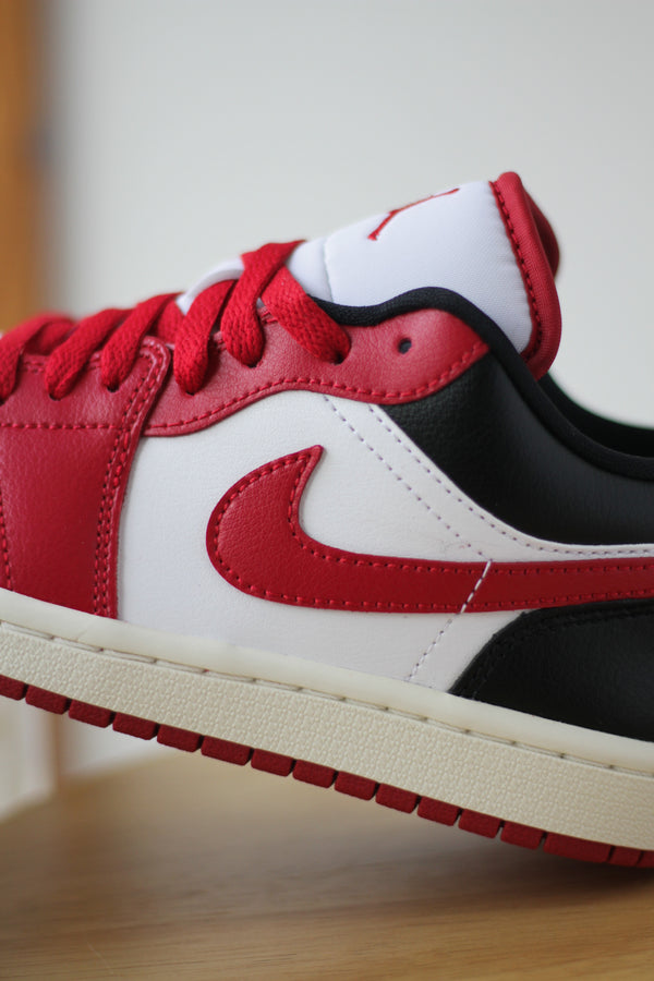 W AIR JORDAN 1 LOW "WHITE/GYM RED-BLACK-SAIL"