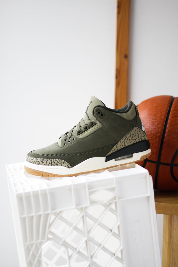 AIR JORDAN 3 RETRO "MEDIUM OLIVE/SEQUOIA-NEUTRAL OLIVE-SAIL"