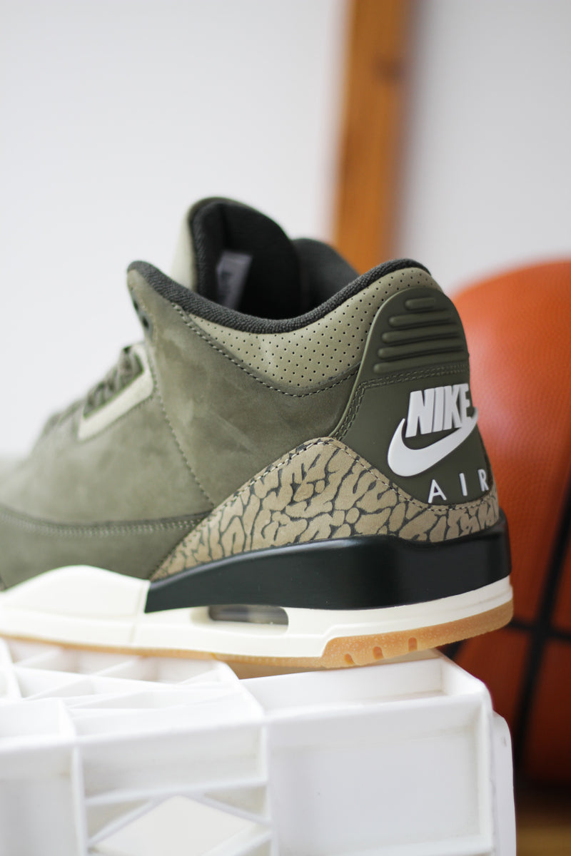 AIR JORDAN 3 RETRO "MEDIUM OLIVE/SEQUOIA-NEUTRAL OLIVE-SAIL"