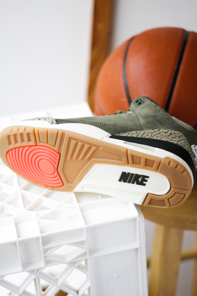 AIR JORDAN 3 RETRO "MEDIUM OLIVE/SEQUOIA-NEUTRAL OLIVE-SAIL"