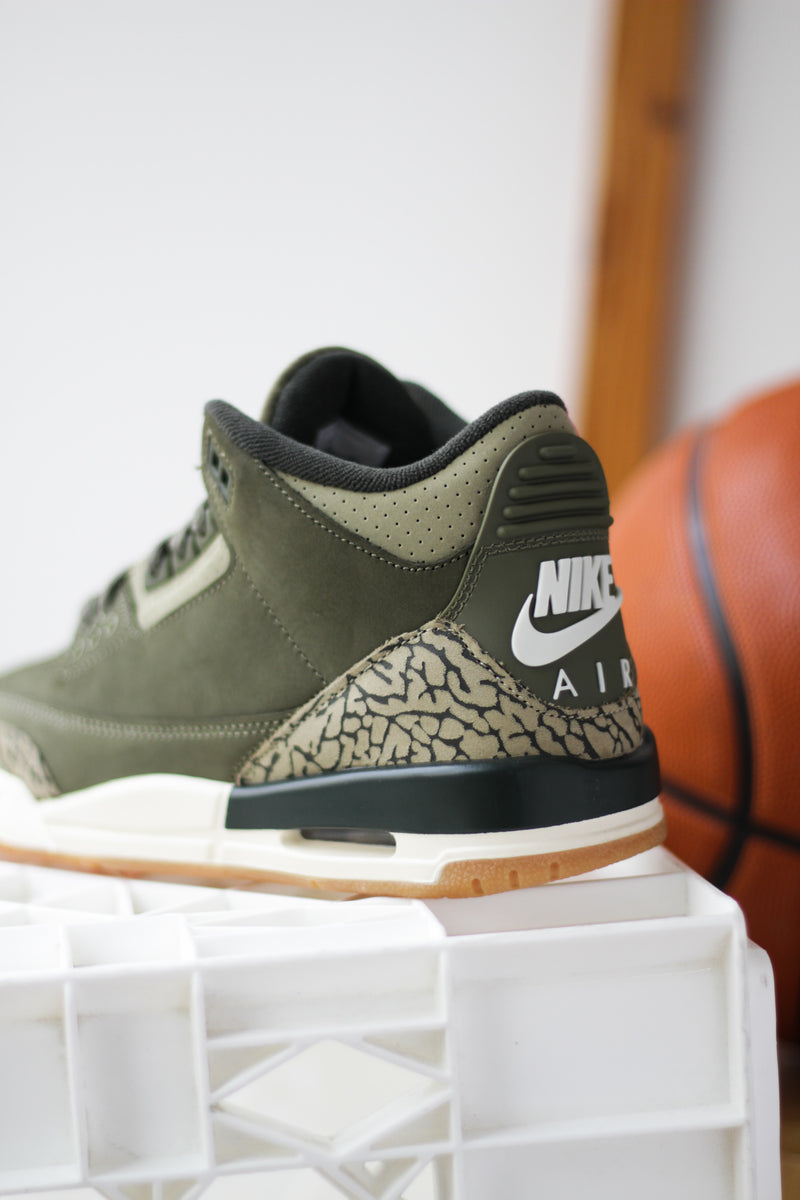 AIR JORDAN 3 RETRO (GS) "MEDIUM OLIVE/SEQUOIA-NEUTRAL OLIVE-SAIL"