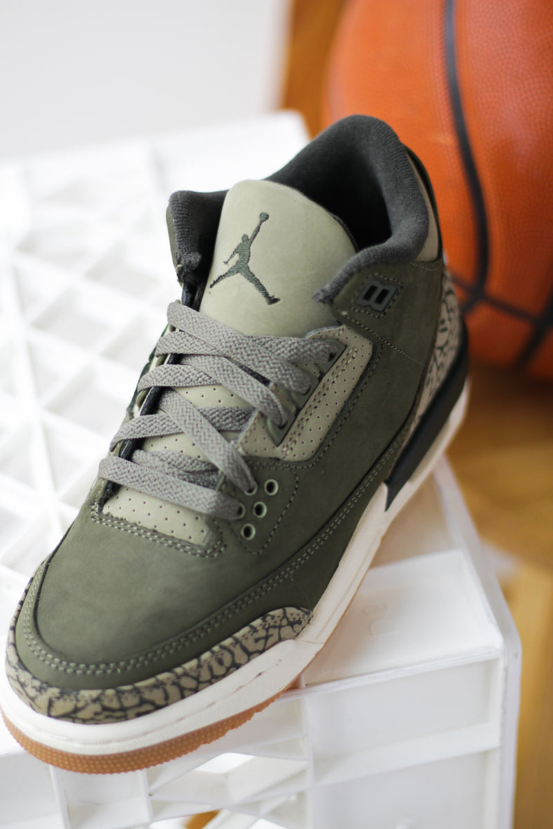 AIR JORDAN 3 RETRO (GS) "MEDIUM OLIVE/SEQUOIA-NEUTRAL OLIVE-SAIL"