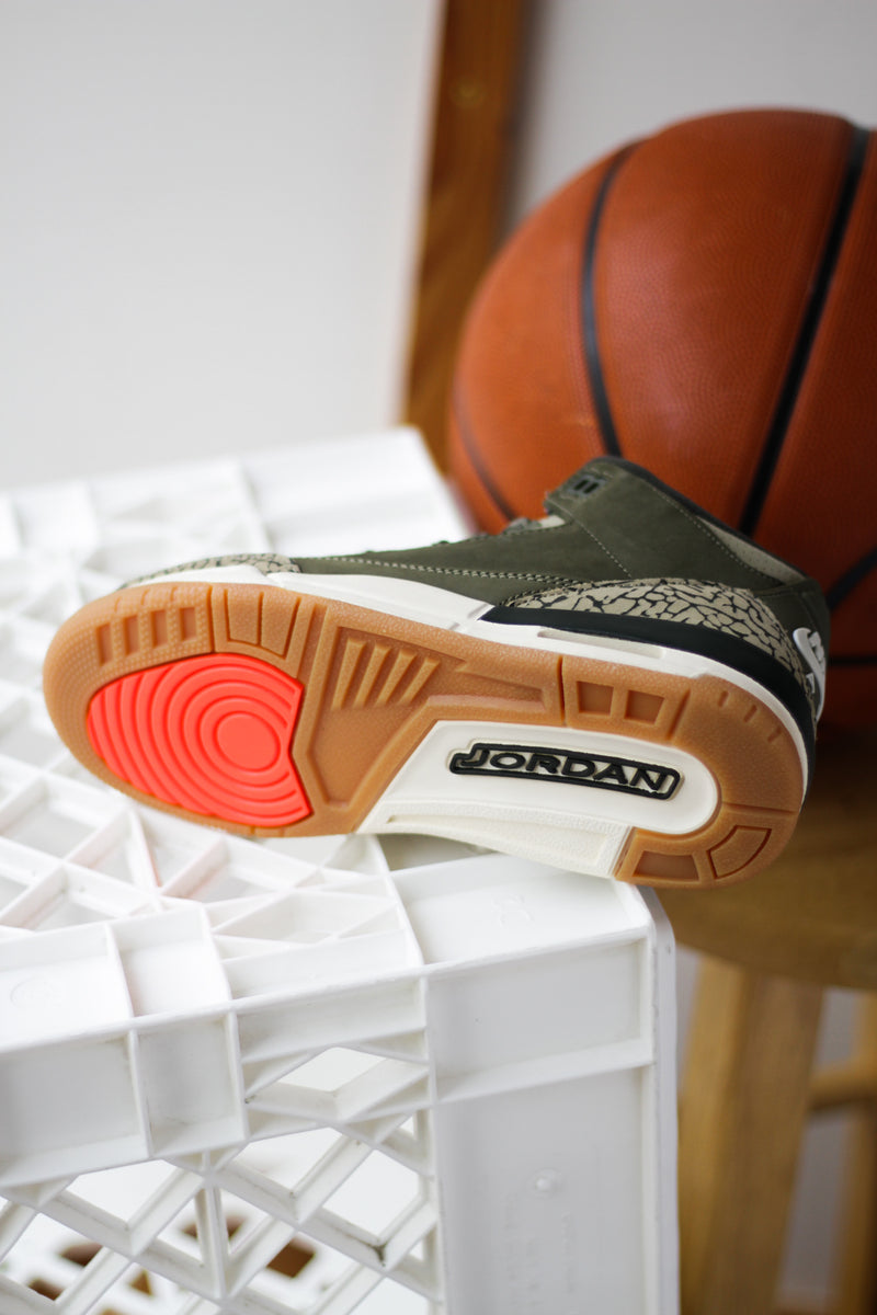 AIR JORDAN 3 RETRO (GS) "MEDIUM OLIVE/SEQUOIA-NEUTRAL OLIVE-SAIL"
