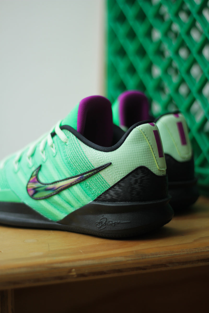 W NIKE SABRINA 3 "GREEN SHOCK/BLACK-VAPOR GREEN"