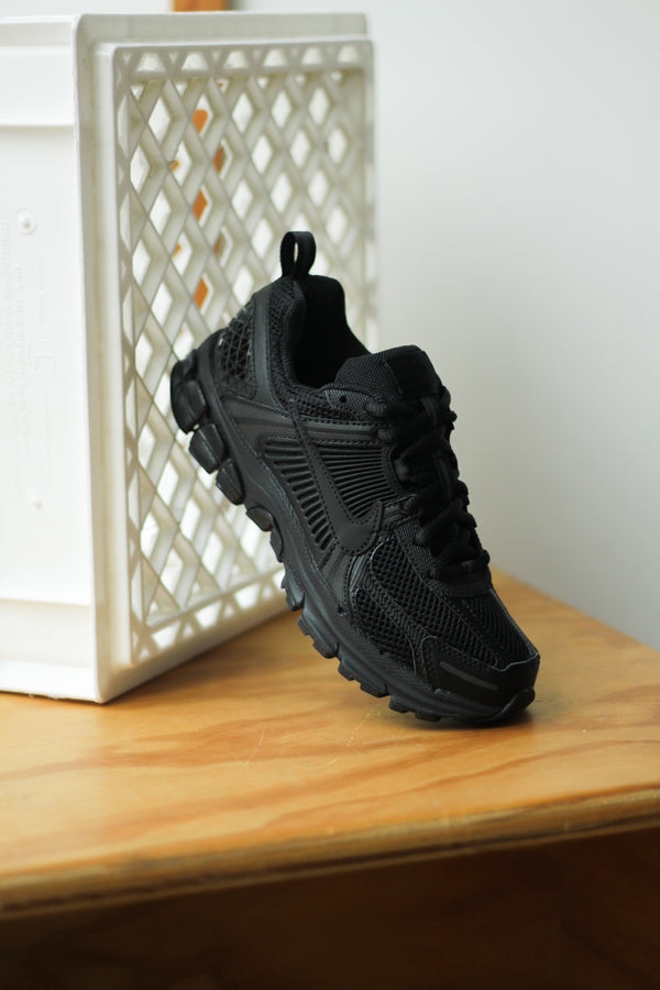 NIKE VOMERO 5 (GS) "BLACK/BLACK"