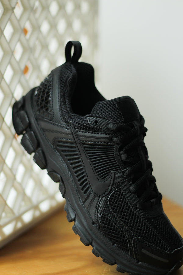 NIKE VOMERO 5 (GS) "BLACK/BLACK"