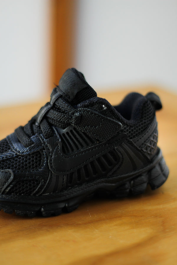 NIKE VOMERO 5 (TD) "BLACK/BLACK"
