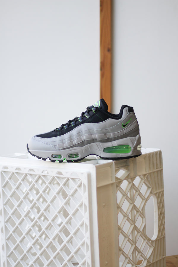 NIKE AIR MAX 95 BIG BUBBLE "LT SMOKE GREY/BLACK-GREEN STRIKE-WHITE"
