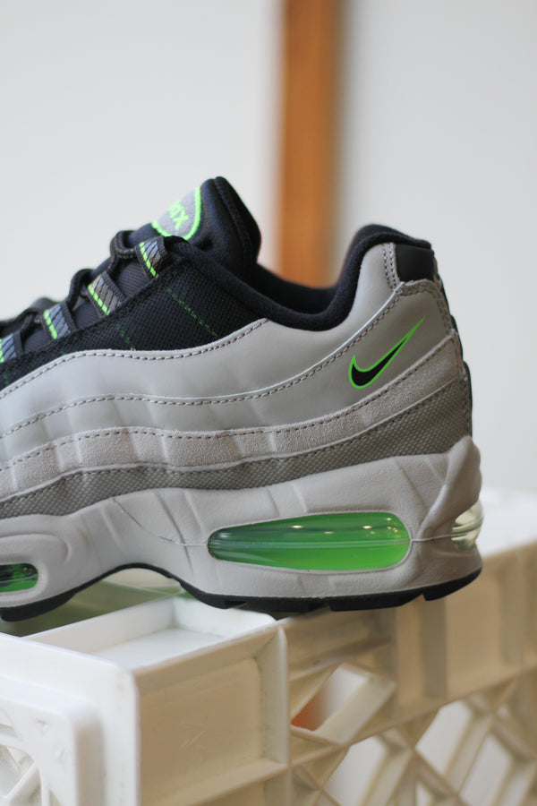 NIKE AIR MAX 95 BIG BUBBLE "LT SMOKE GREY/BLACK-GREEN STRIKE-WHITE"