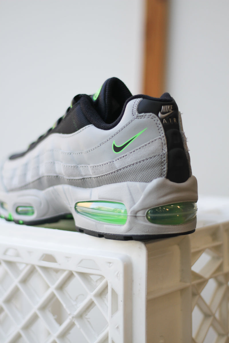 NIKE AIR MAX 95 BIG BUBBLE "LT SMOKE GREY/BLACK-GREEN STRIKE-WHITE"
