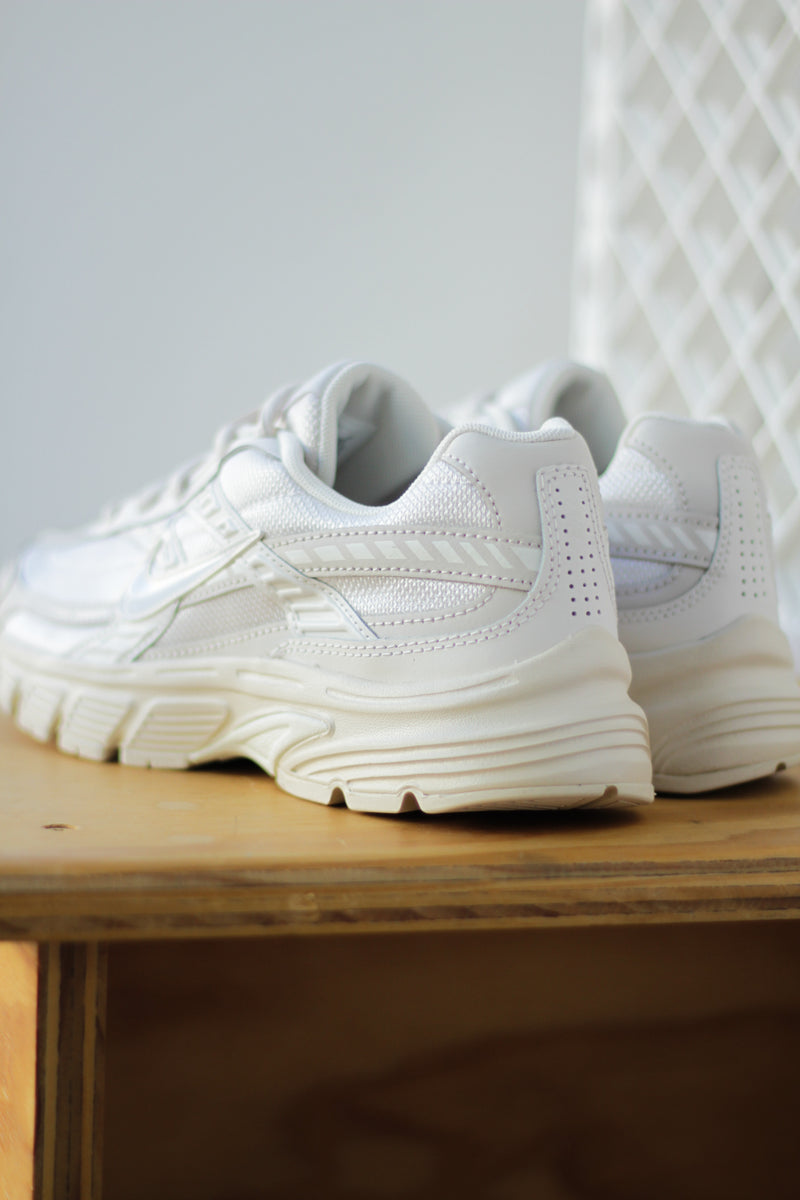 W NIKE INITIATOR "LT OREWOOD BRN/SAIL-PHANTOM"