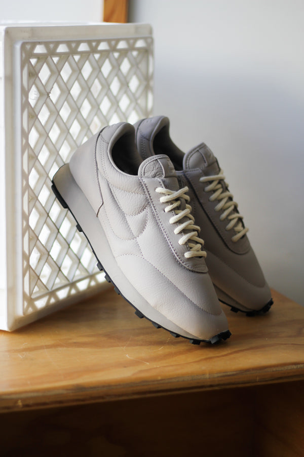 NIKE DBREAK SP "ANTHRACITE/ANTHRACITE-BLACK-COCONUT MILK"