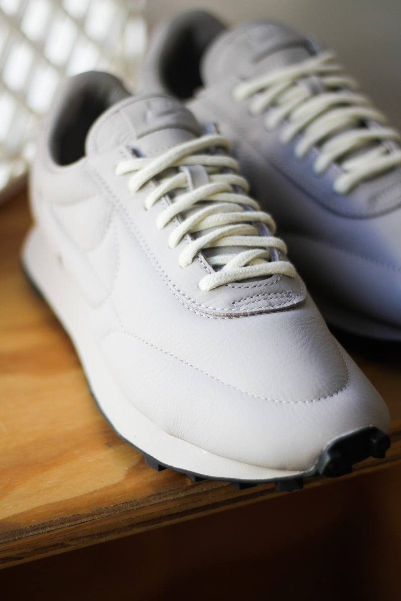 NIKE DBREAK SP "ANTHRACITE/ANTHRACITE-BLACK-COCONUT MILK"